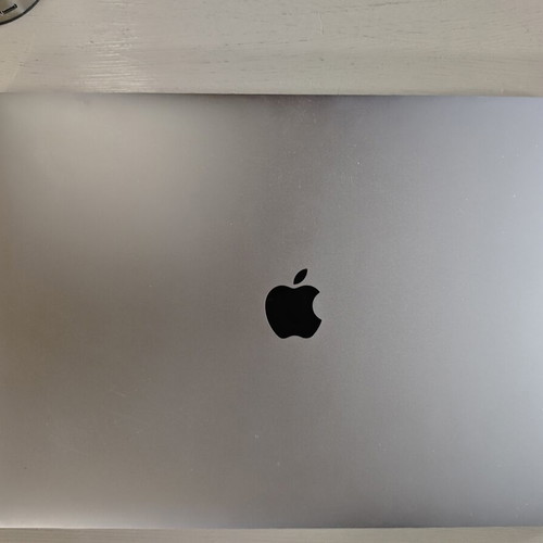 MacBook Pro 2018 15" like new, 32GB RAM, Intel Core i9, Radeon Pro Vega 20, 1TB SSD