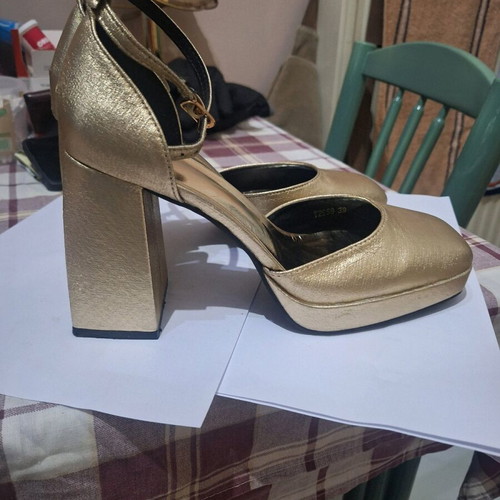 Heels with platform gold like new, thick heel