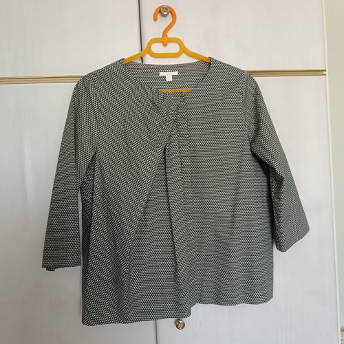 COS shirt like new with pleats and hidden buttons, white and grey, XL