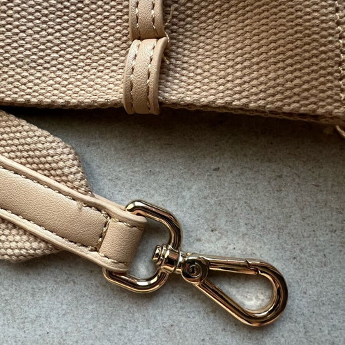 Carpisa straw shoulder bag like new, beige