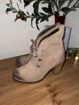 Ugg Australia shoes with fur lining, size 39