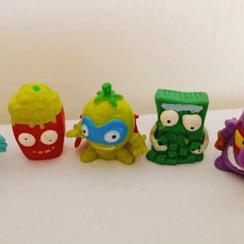 Collectible pack of 6 Grossery Gang, SuperZings and Trash Pack figures used