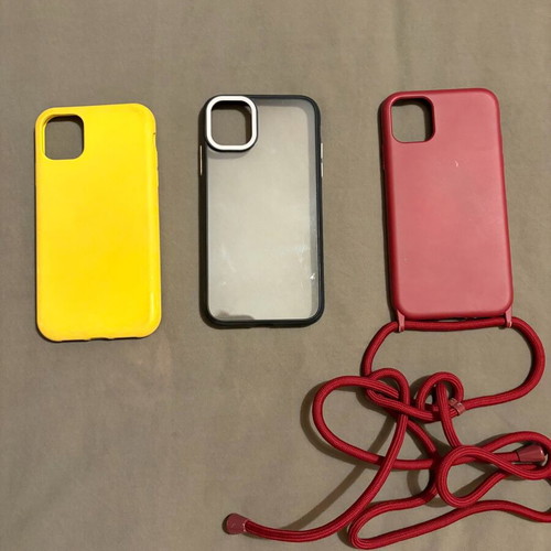 Set of 3 iPhone 11 cases like new, transparent, yellow and red with strap