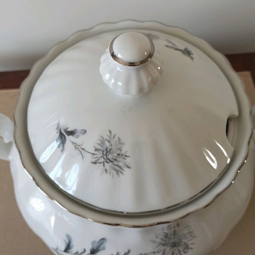 Bavarian Wunsiedel soup tureen like new, German porcelain