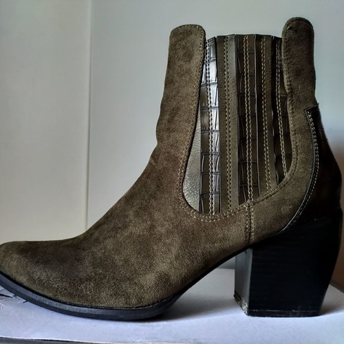 Super Mode ankle boots size 41 like new, olive with black