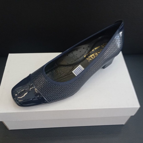 Leon blue low heel pumps with anatomical sole