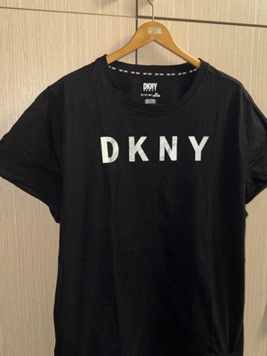 DKNY T-shirt unisex XL in good condition, black