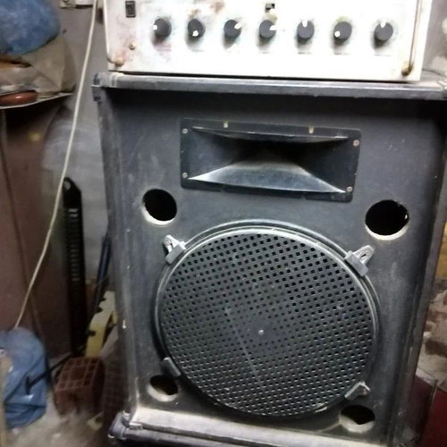 Technics SL-1200MK2 set used with Inkel mixer and professional speakers