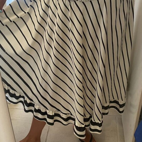 Striped black and white midi skirt with elastic waist and ruffle