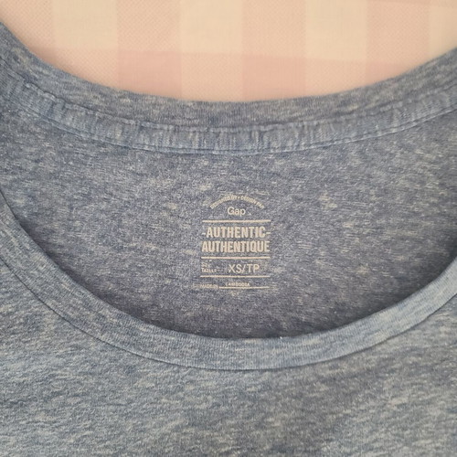 GAP women's blue T-shirt like new, size XS