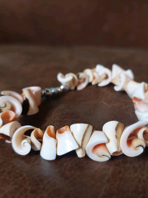 Vintage bracelet with natural seashells and corals like new