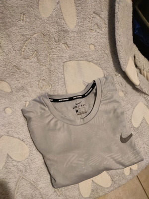 Nike dri-fit men's short sleeve shirt gray like new, size S