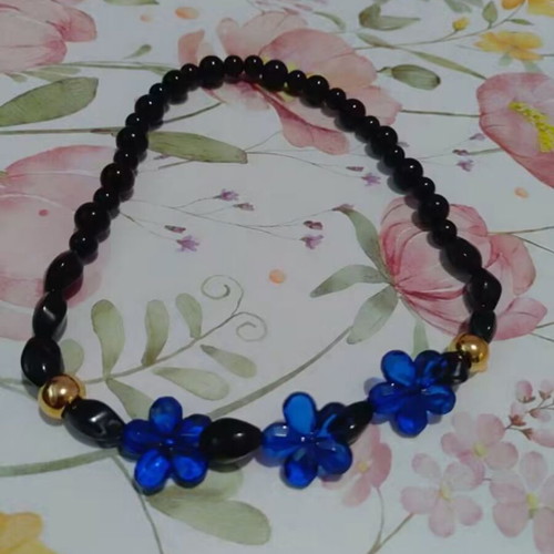 Stylish handmade necklace, single piece, black and gold
