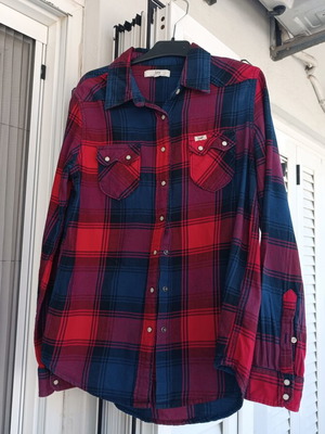 Lee red and blue checked shirt, small