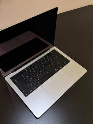Apple MacBook Pro M4 10-Core 16GB 512GB 10-Core GPU ασημί laptop σαν καινούργιο