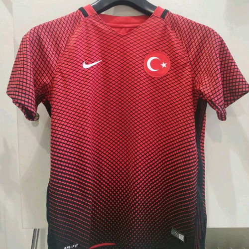 Nike football jersey kids like new for 12-13 years old
