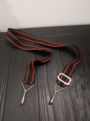 Adjustable fabric shoulder strap 95cm, black with red stripes