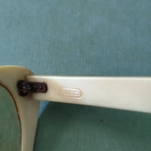 Vintage Cat-Eye Sunglasses used with Snakeskin Texture Frame