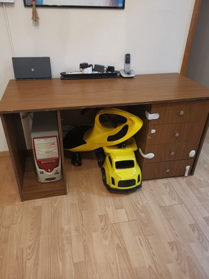 Desk 145x60 cm with 4 drawers and computer stand