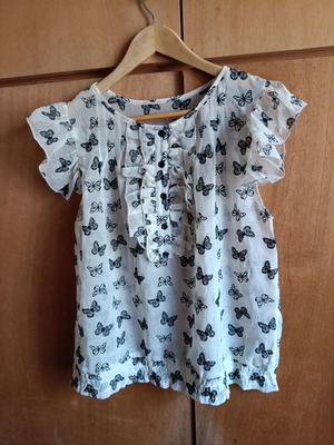 Vintage chic blouse with butterflies and ruffles size M like new