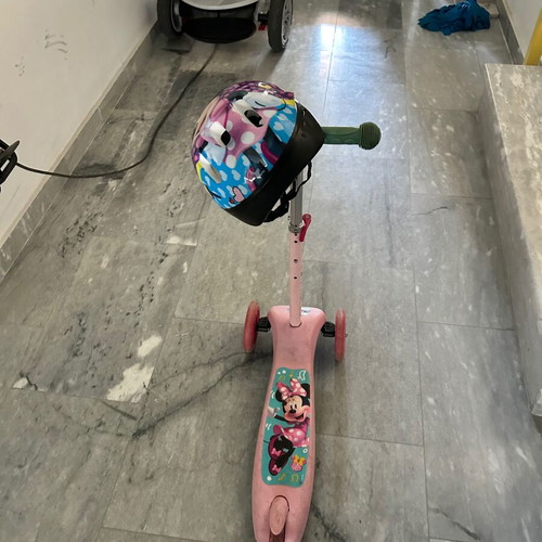 Minnie Scooter with Helmet like new, lightly used