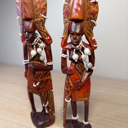 Set of handmade African figures used, 22 cm