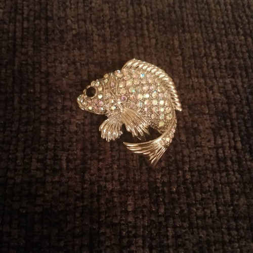 Fish brooch with iridescent strass new