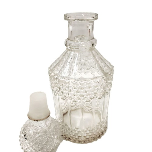 Vintage pressed glass decanter with diamond relief and stopper 0.75 L like new