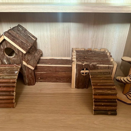 Hamster maisonette like new, wooden with toys