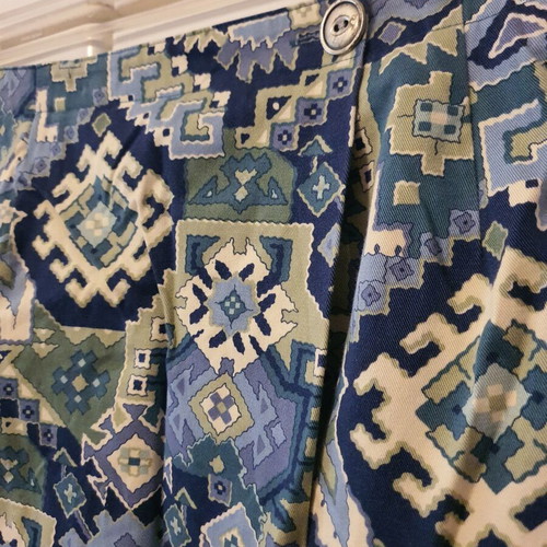 Wrap skirt like new with colorful geometric patterns