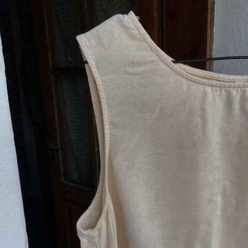 Pulz cotton linen top L like new beige with button back