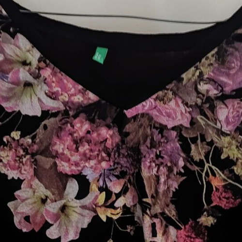 Benetton cotton blouse like new with floral bouquet neckline