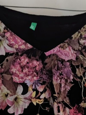 Benetton cotton blouse like new with floral bouquet neckline