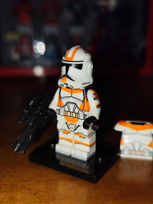 Waxer Star Wars Lego minifigure with blaster and armor