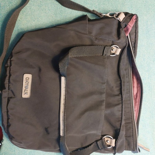 Black Catwalk crossbody bag like new, black