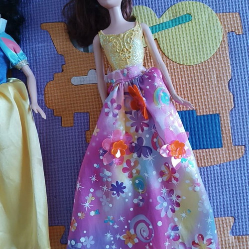 Barbie pack of three like new