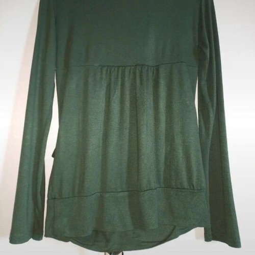 Green blouse with long sleeves and belt, like new, size S or M