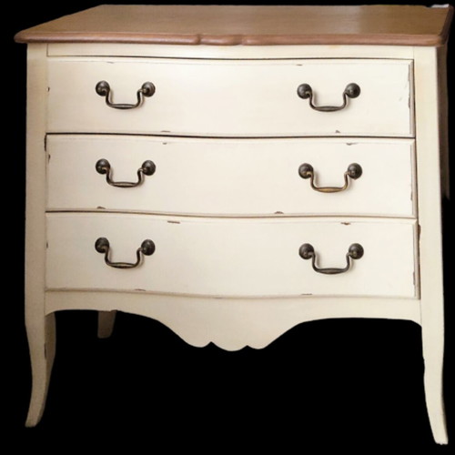 Vintage wooden dresser like new with 3 drawers and metal handles