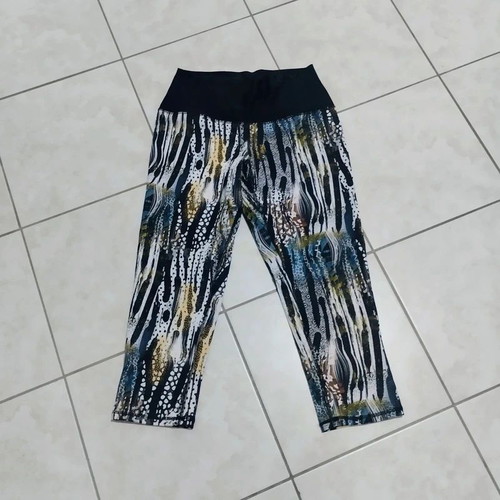 Baya sports collant 3/4 multicolor, like new, with front pocket
