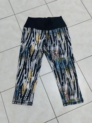 Baya sports collant 3/4 multicolor, like new, with front pocket