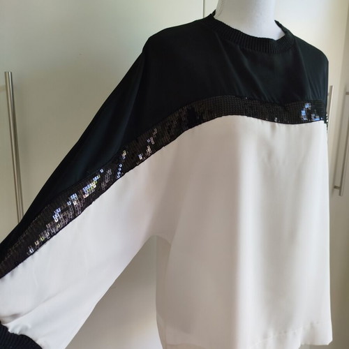 Figaro blouse black and white with wide sleeve and black sequins like new