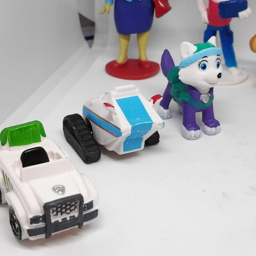 Paw Patrol collectible set of 12 figures like new