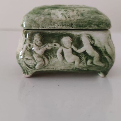 Vintage κεραμική μπιζουτιέρα με ανάγλυφα αγγελάκια, σαν καινούργιο