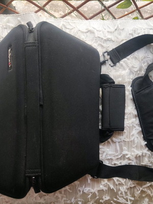 Τσάντα ώμου μαύρη σαν καινούργια, άριστη ποιότητα