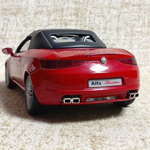 Alfa Romeo Spider NOREV 1/18 model car like new without box