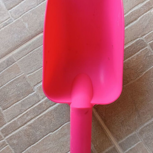 Plastic pink garden scoop like new