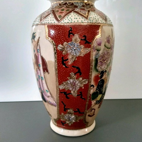 Decorative Chinese vase used, height 26 cm