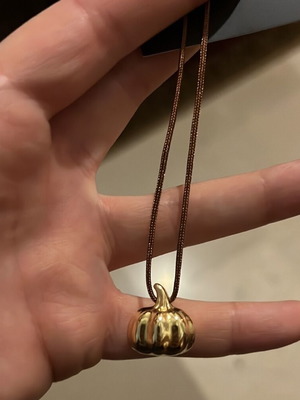 Pumpkin Treasure necklace new, gold color