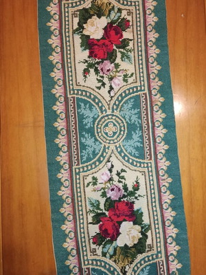 Κεντητό σεμέν με 2 πετσετάκια καινούργιο