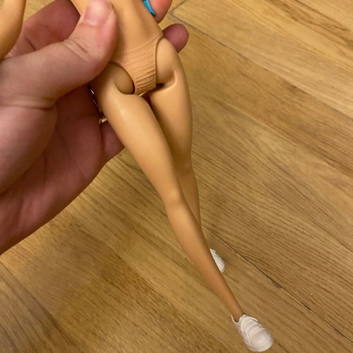 Barbie walking doll like new